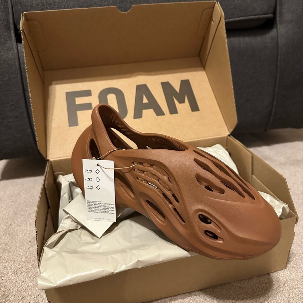 Yeezy foam runner clay red